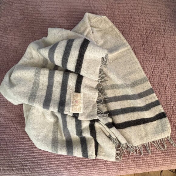 Hudson's Bay Company 100% Wool Caribou Throw, Made in England - Picture 3 of 11